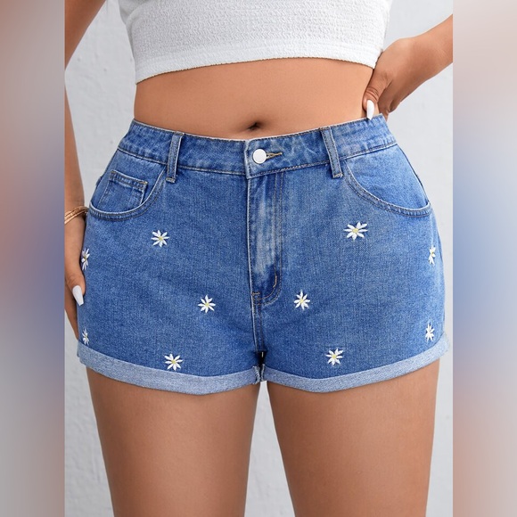 Shein Daisy Denim Shorts - Picture 6 of 6